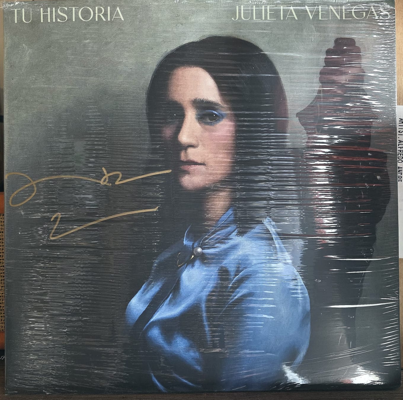 Vinilo oficial Julieta Venegas álbum Tu Historia edición autografiada para coleccionistas HipMerch
