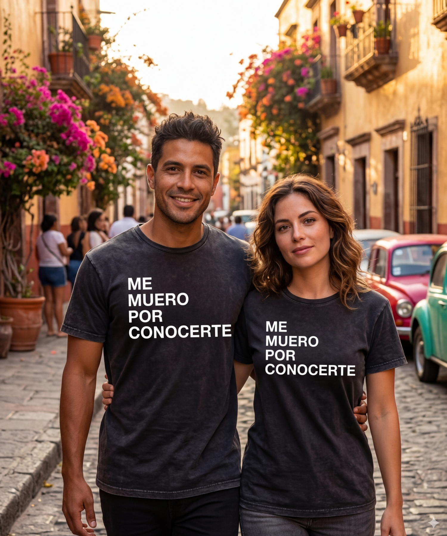 Pareja con playeras oficiales de Alex Ubago gira Estados Unidos 2026 mercancía original HipMerch