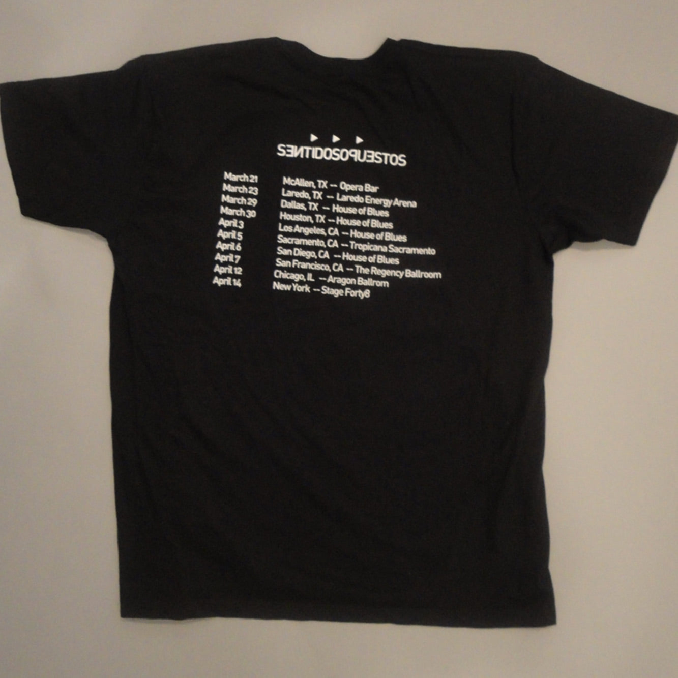 Sentidos Opuestos - Black Tee