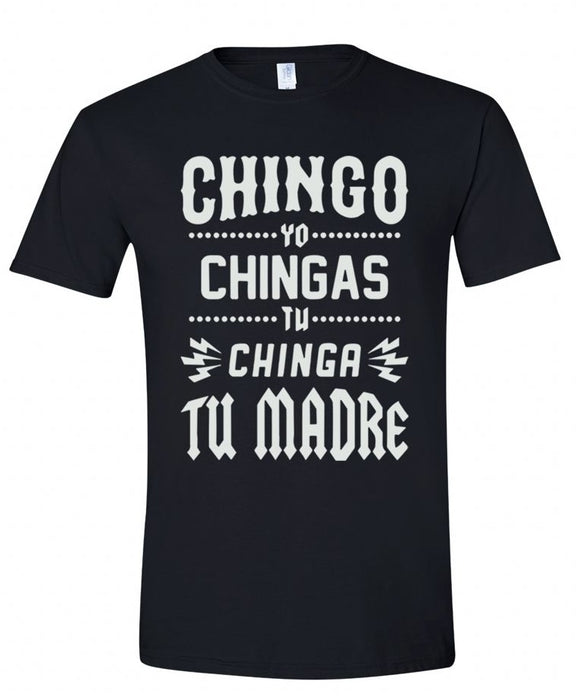 Maqueta frontal de la playera de Molotov con la frase icónica "Chingo yo, chingas tú, chinga tu madre" en tipografía estilizada blanca.
