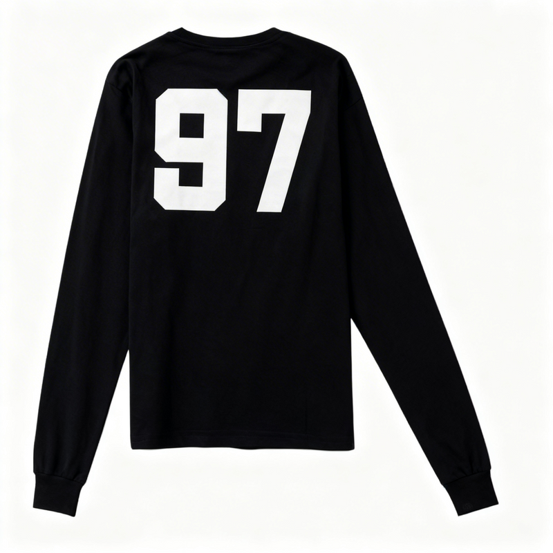 Diseño de la espalda del sweater de Guitarricadelafuente mostrando el número 97 en color blanco sobre fondo negro.