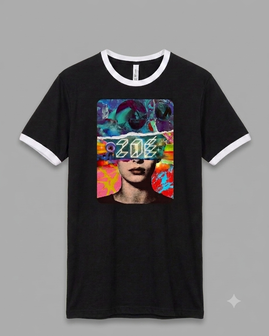 Vista frontal de la playera estilo Ringer de Zoé Tour 2026 con diseño collage sobre base blanca y bordes negros.