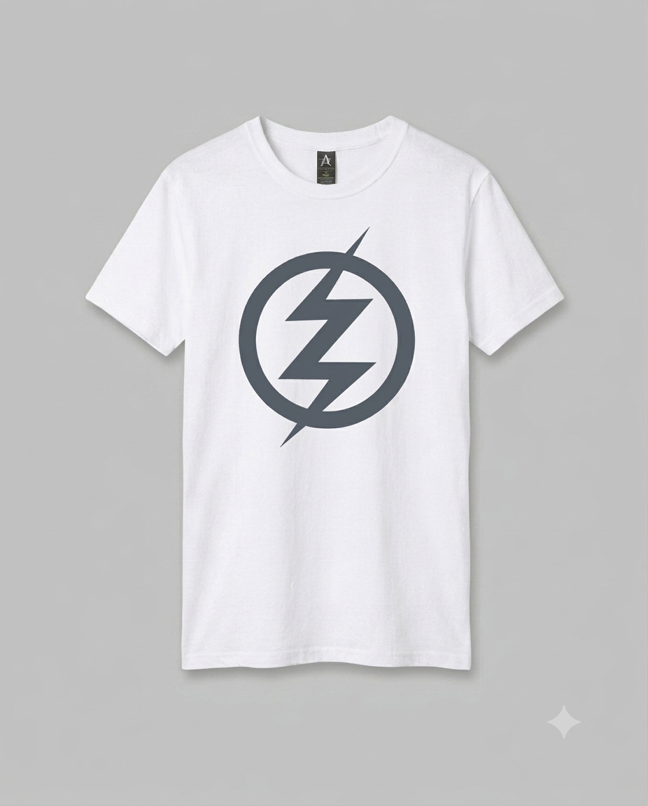 Vista frontal de la playera oficial blanca de Zoé Tour 2026, destacando el logotipo del rayo en el centro.