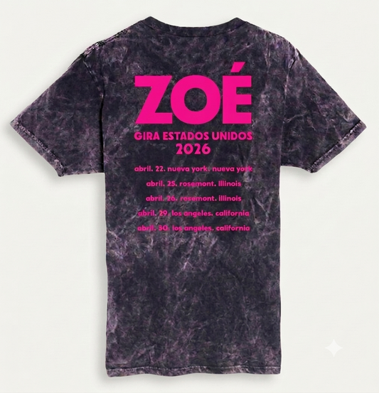 Vista trasera de la playera Zoé Tour 2026, mostrando el arte gráfico extendido y las fechas/ciudades de la gira.