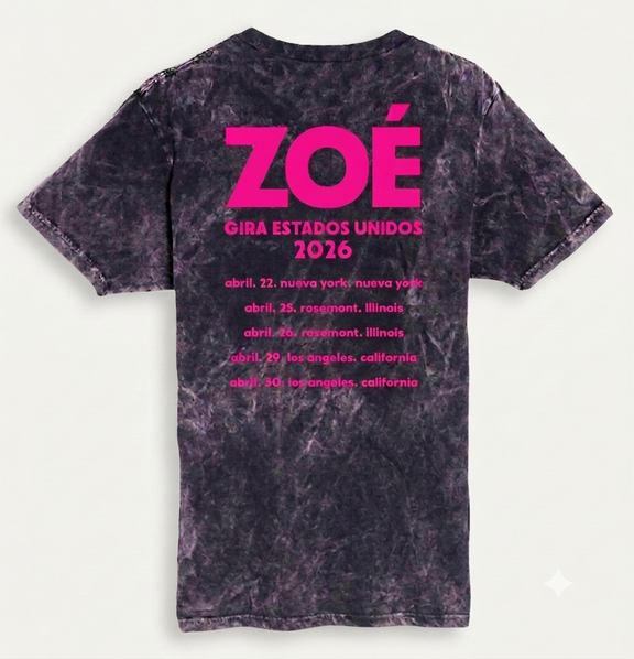 Vista trasera de la playera Zoé Tour 2026, mostrando el arte gráfico extendido y las fechas/ciudades de la gira.