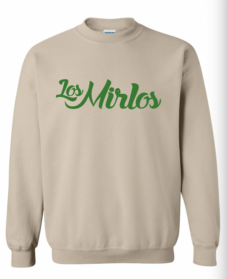 Maqueta digital que muestra la vista frontal de la sudadera oficial de cuello redondo (crewneck sweater) de Los Mirlos, destacando el arte gráfico exclusivo impreso al centro.