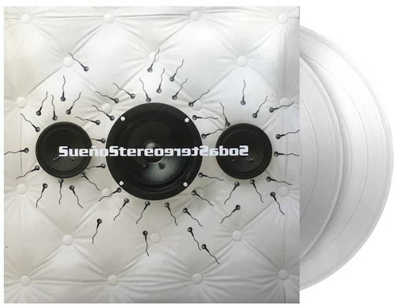 La funda oficial del álbum doble Sueño Stereo de Soda Stereo con su icónico arte de portada texturizado junto a una parte expuesta de uno de los discos de vinilo transparentes de 12 pulgadas.