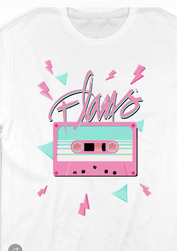 Maqueta digital del diseño frontal de la playera oficial de Pandora y Flans Tour US 2026 en color blanca.