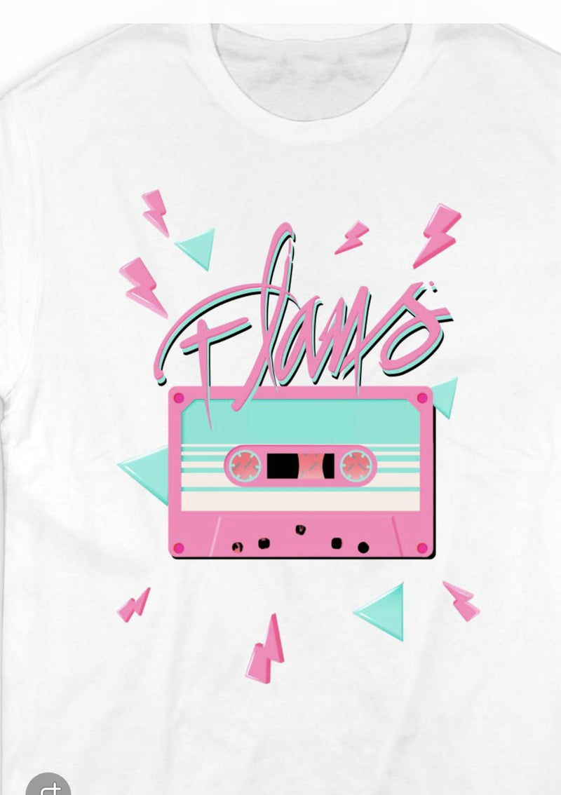 Maqueta digital del diseño frontal de la playera oficial de Pandora y Flans Tour US 2026 en color blanca.