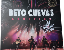 Portada del vinilo Beto Cuevas Acústico Edición Especial en color rojo, firmado y autografiado por el artista.
