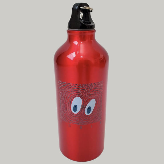 Fotografía completa de la botella de agua oficial de Fobia, mostrando su diseño exterior estructural y el gráfico impreso de la banda.