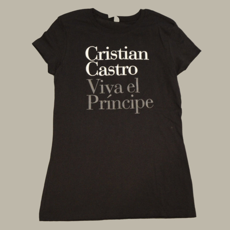 Fotografía de catálogo de la playera negra oficial de Cristian Castro con corte para mujer, mostrando el ajuste y el diseño gráfico frontal.