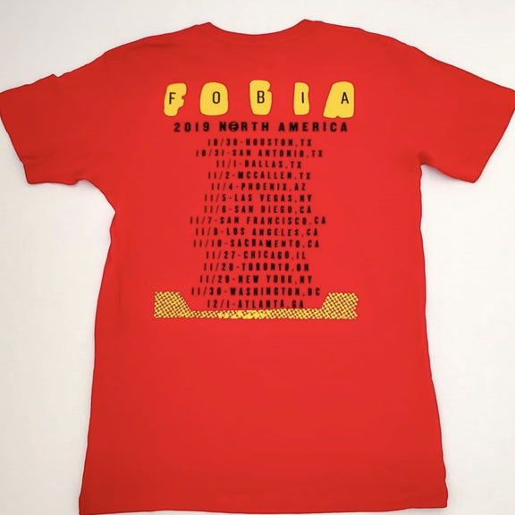 Fotografía de la parte trasera de la playera oficial de Fobia, detallando el corte de la espalda, la caída de la tela y las costuras premium de la prenda.