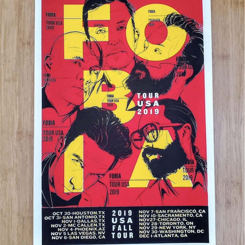 Maqueta digital del póster oficial de la gira de Fobia por Estados Unidos, exhibido en un marco, mostrando el diseño gráfico y la temática artística del tour.
