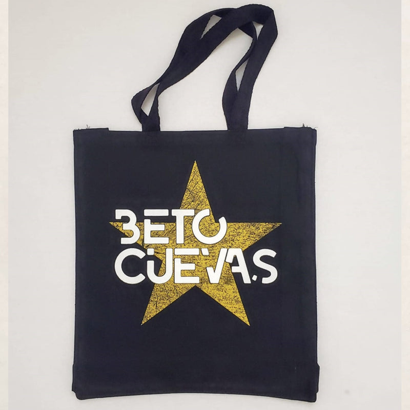 Tote bag de alta calidad con diseño oficial de Beto Cuevas sobre un fondo limpio.