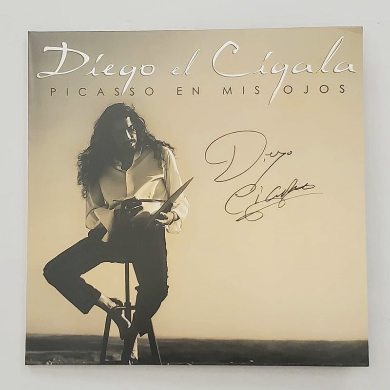 Fotografía del vinilo oficial de Picasso En Mis Ojos de Diego El Cigala, mostrando el empaque original y la firma del artista en la portada.