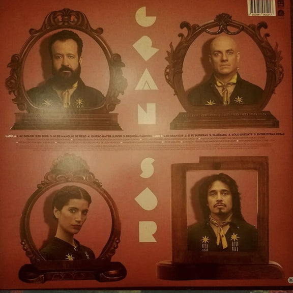 Fotografía de la contraportada del vinilo Ay, Dolor de Gran Sur, destacando los retratos individuales de los músicos dentro de marcos decorativos.