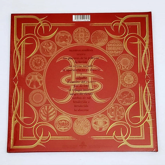 Fotografía de la contraportada del álbum El Espíritu del Vino de Héroes del Silencio en color rojo con ornamentación geométrica dorada y el listado de canciones oficial.