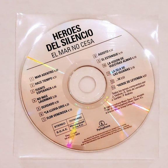 Fotografía del disco compacto CD oficial incluido en este set de edición especial del álbum El Mar No Cesa de Héroes del Silencio.