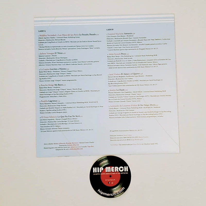 Fotografía del inserto interior de la edición en vinilo de José José Un Tributo mostrando la lista de canciones, créditos técnicos e información de las bandas.