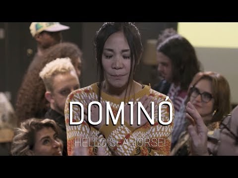 Video musical oficial integrado de la canción Domino, perteneciente a la promoción del álbum de estudio Disco Estimulante.