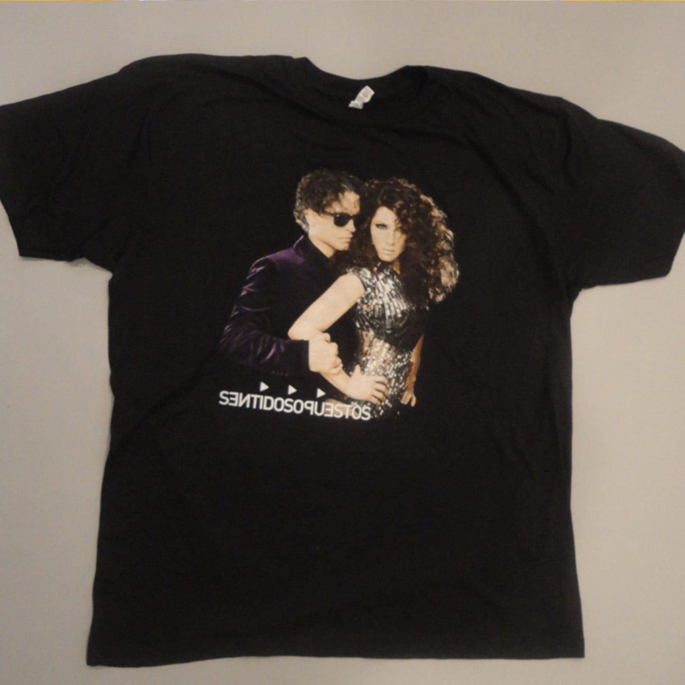 Sentidos Opuestos - Black Tee